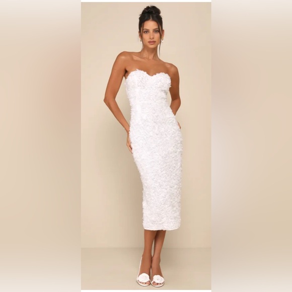 Lulus Dresses & Skirts - Lulus Gorgeous Mentality White 3D Floral Strapless Midi Dress